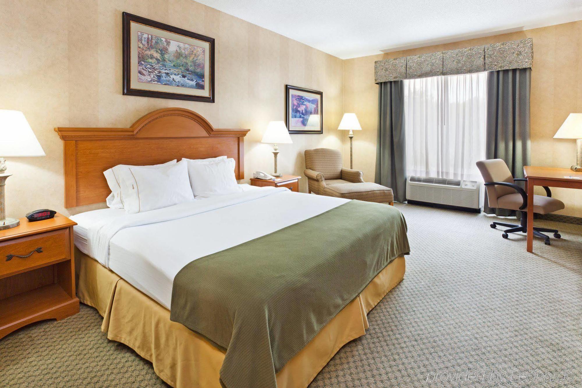 Holiday Inn Express & Suites Sylva / Dillsboro, An Ihg Hotel Номер фото